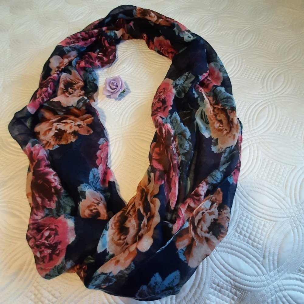 Floral Inifinity Scarf. Multi coloured. - Picture 3 of 14